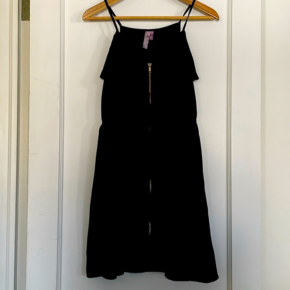 Sexy Zip Up LBD 🖤
